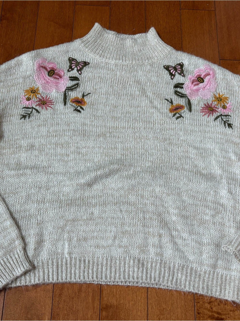 Cloud Chaser Cream Mock Neck Cropped Sweater Women’s Medium Floral Embroidery